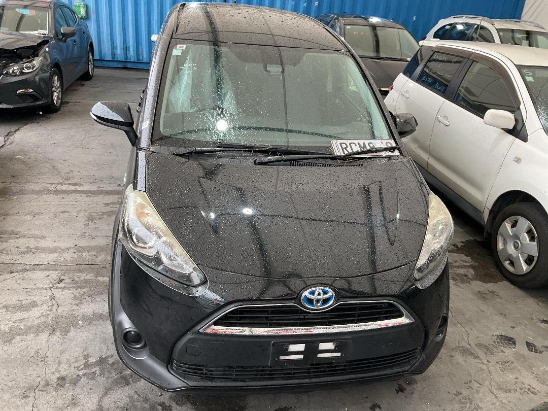 Photo '3' of Toyota Sienta Photo '3' of Toyota Sienta