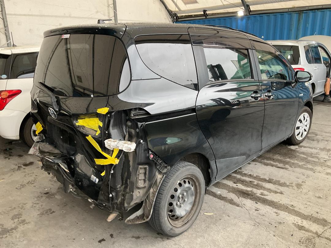 Photo '15' of Toyota Sienta Photo '15' of Toyota Sienta