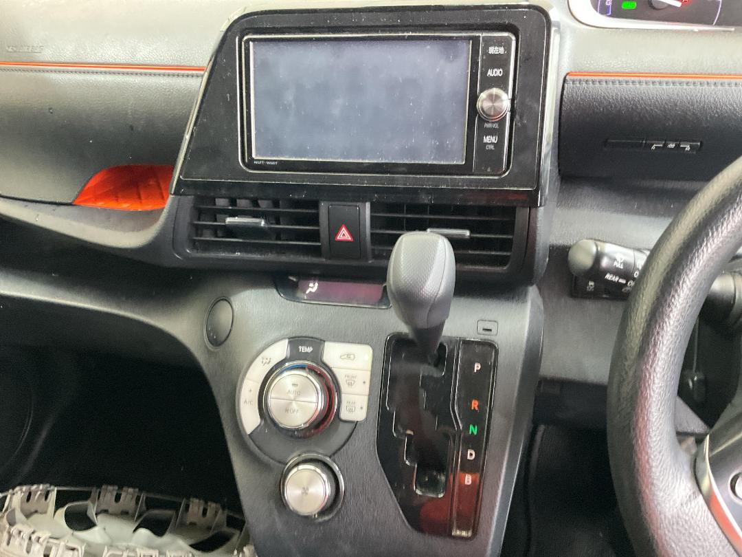Photo '24' of Toyota Sienta Photo '24' of Toyota Sienta