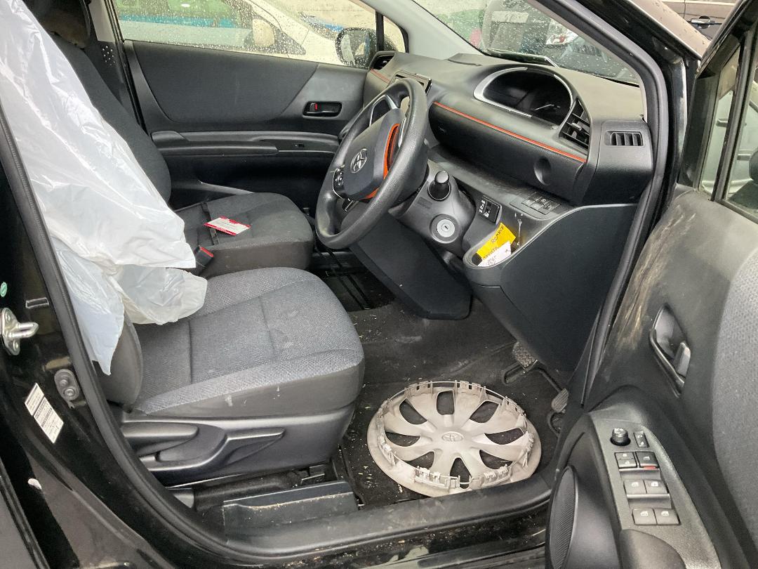 Photo '21' of Toyota Sienta Photo '21' of Toyota Sienta