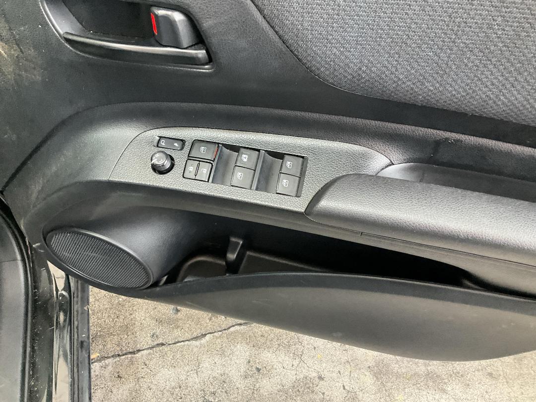 Photo '23' of Toyota Sienta Photo '23' of Toyota Sienta