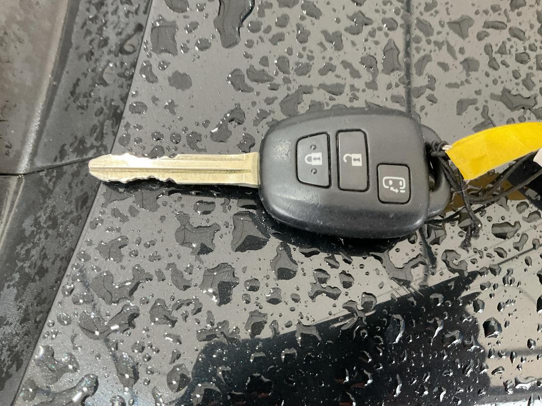 Photo '27' of Toyota Sienta Photo '27' of Toyota Sienta