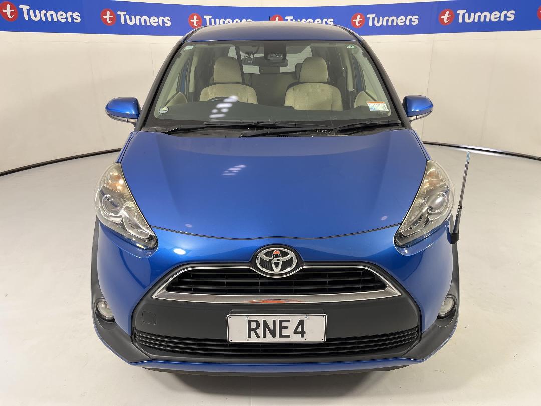 Photo '2' of Toyota Sienta Photo '2' of Toyota Sienta