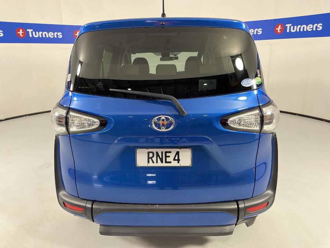 Photo '6' of Toyota Sienta Photo '6' of Toyota Sienta