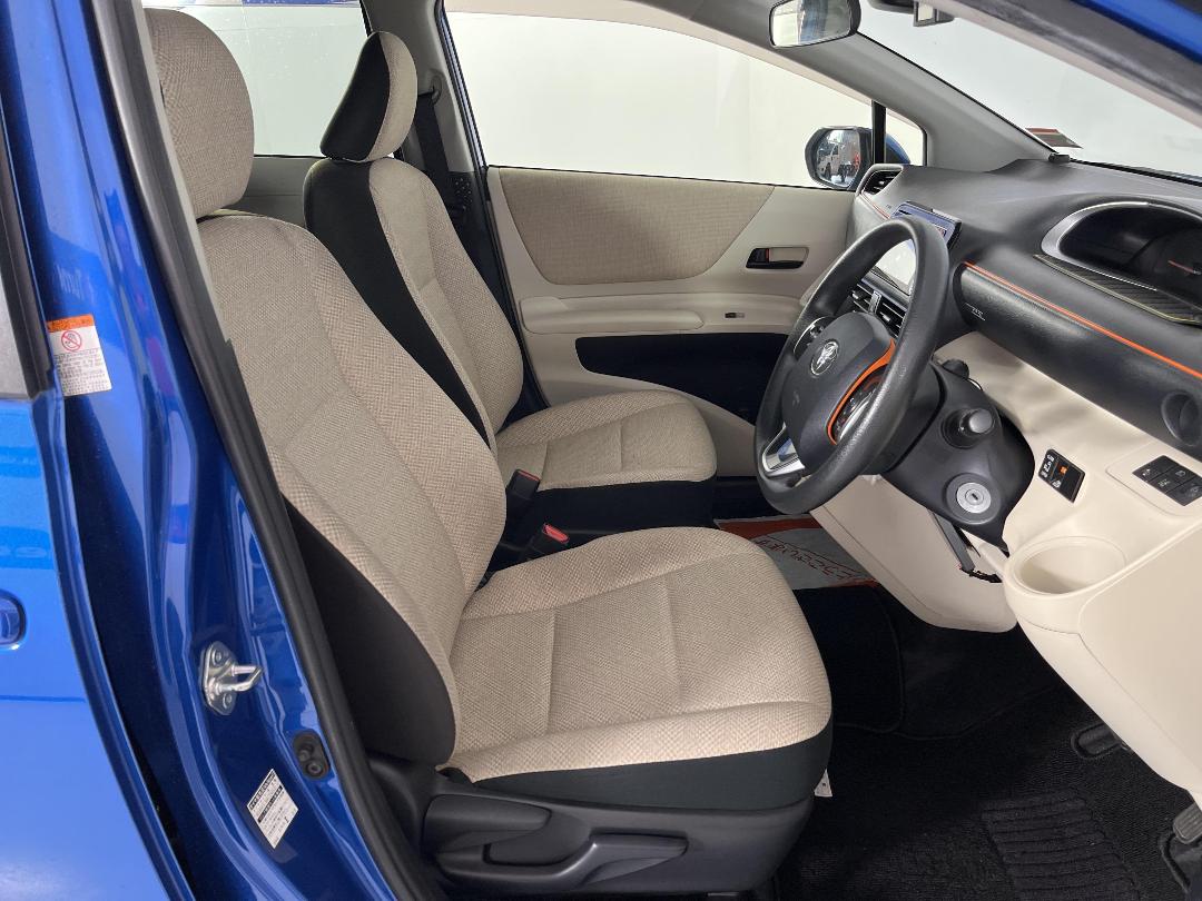 Photo '16' of Toyota Sienta Photo '16' of Toyota Sienta