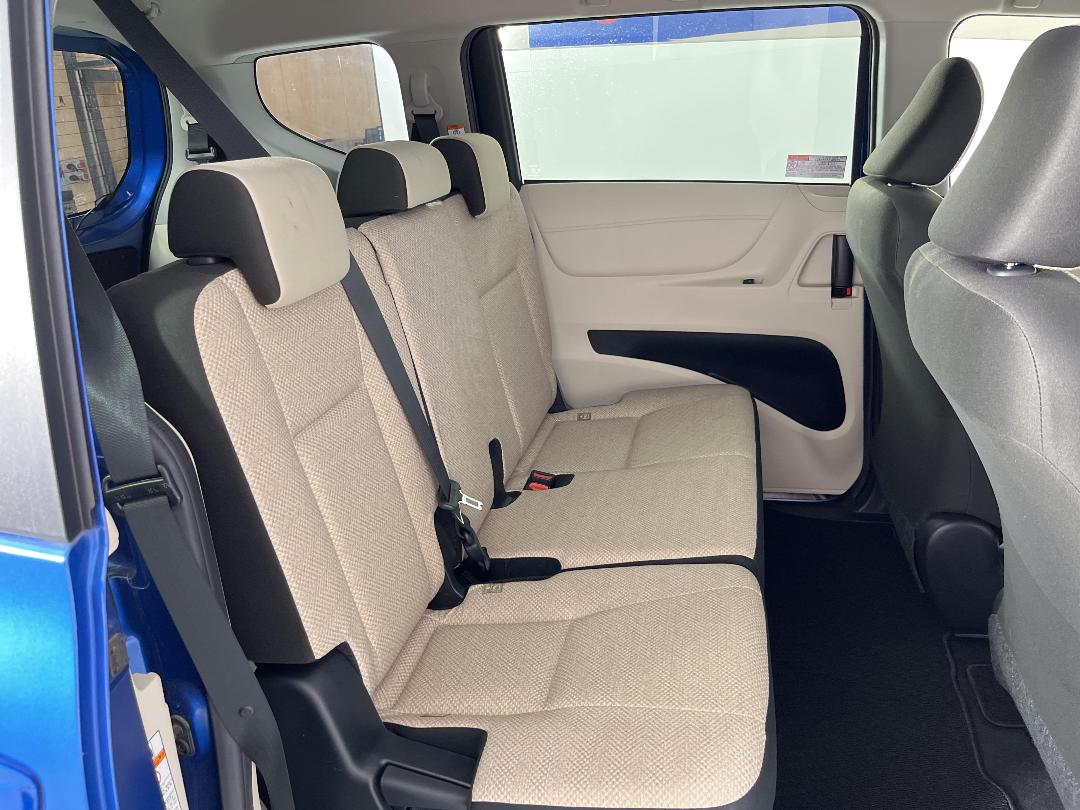 Photo '19' of Toyota Sienta Photo '19' of Toyota Sienta