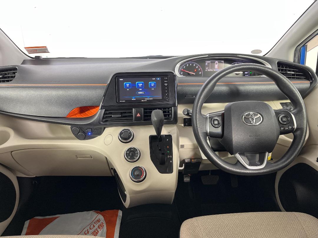 Photo '17' of Toyota Sienta Photo '17' of Toyota Sienta