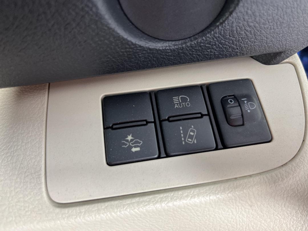 Photo '25' of Toyota Sienta Photo '25' of Toyota Sienta