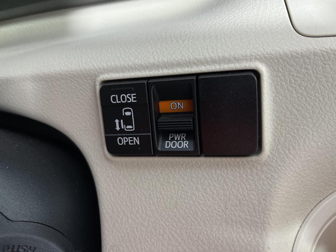 Photo '24' of Toyota Sienta Photo '24' of Toyota Sienta