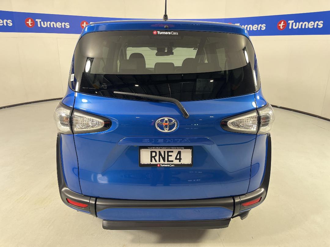 Photo '6' of Toyota Sienta Photo '6' of Toyota Sienta