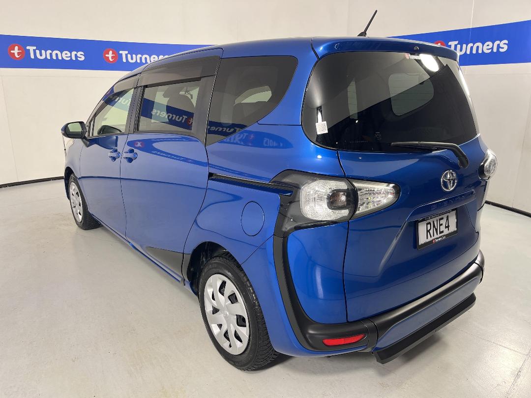 Photo '5' of Toyota Sienta Photo '5' of Toyota Sienta
