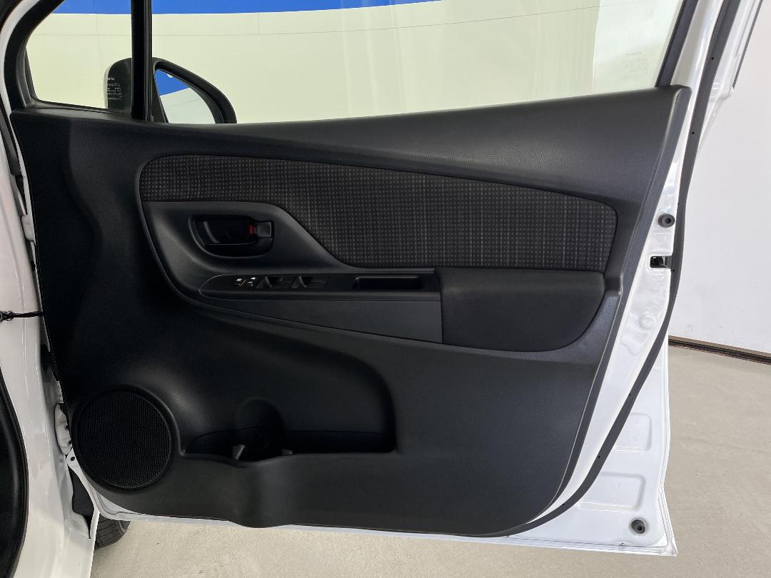 Photo '15' of Toyota Yaris Photo '15' of Toyota Yaris