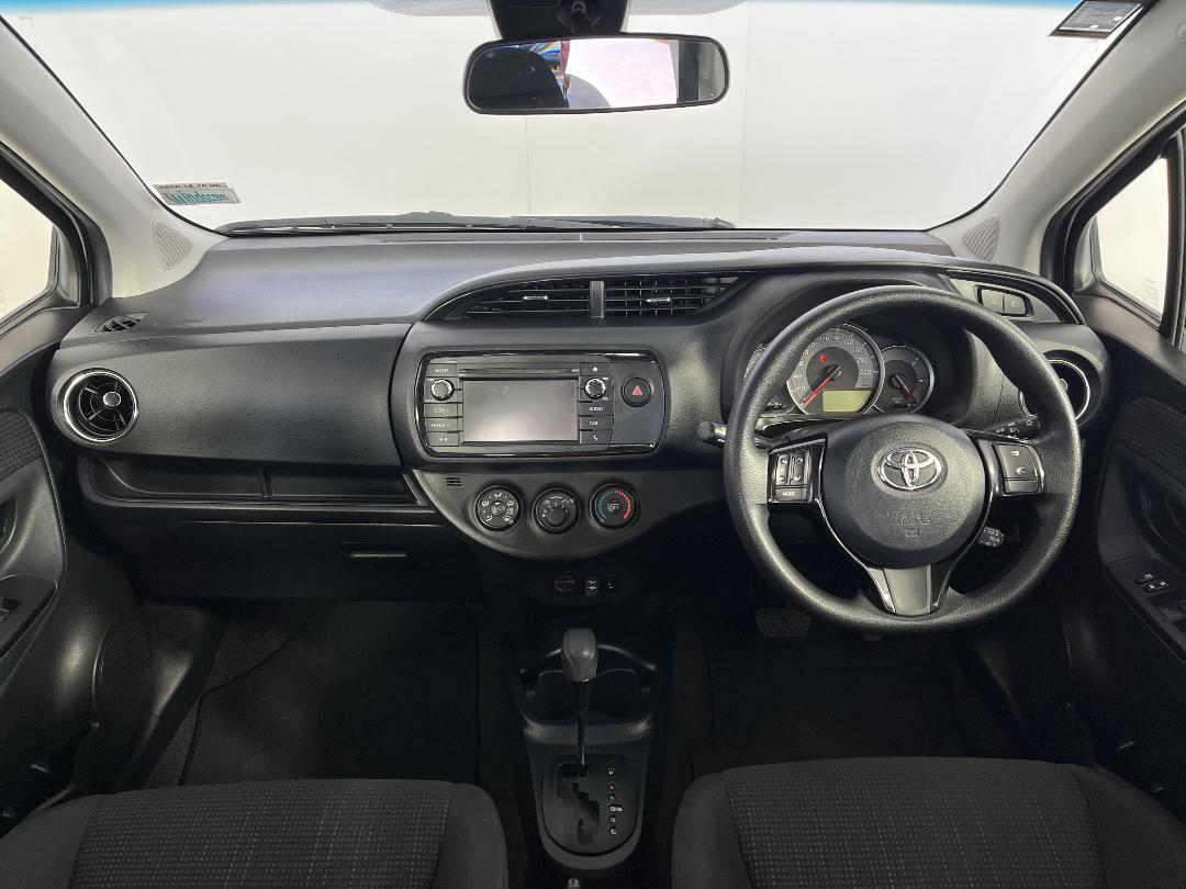 Photo '17' of Toyota Yaris Photo '17' of Toyota Yaris