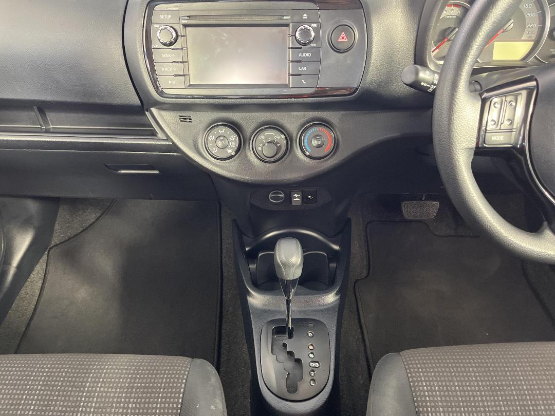 Photo '18' of Toyota Yaris Photo '18' of Toyota Yaris