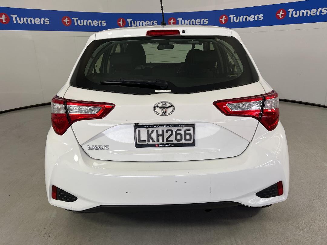 Photo '6' of Toyota Yaris