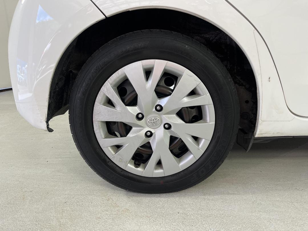 Photo '12' of Toyota Yaris