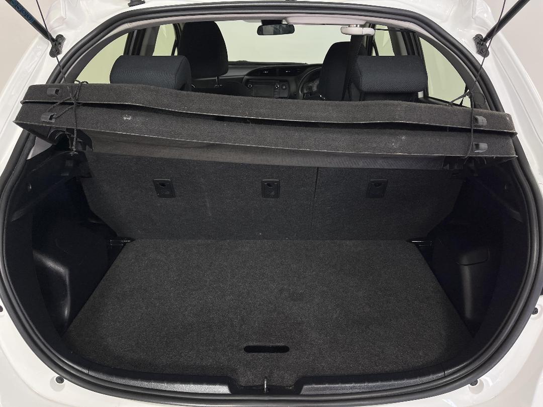 Photo '14' of Toyota Yaris