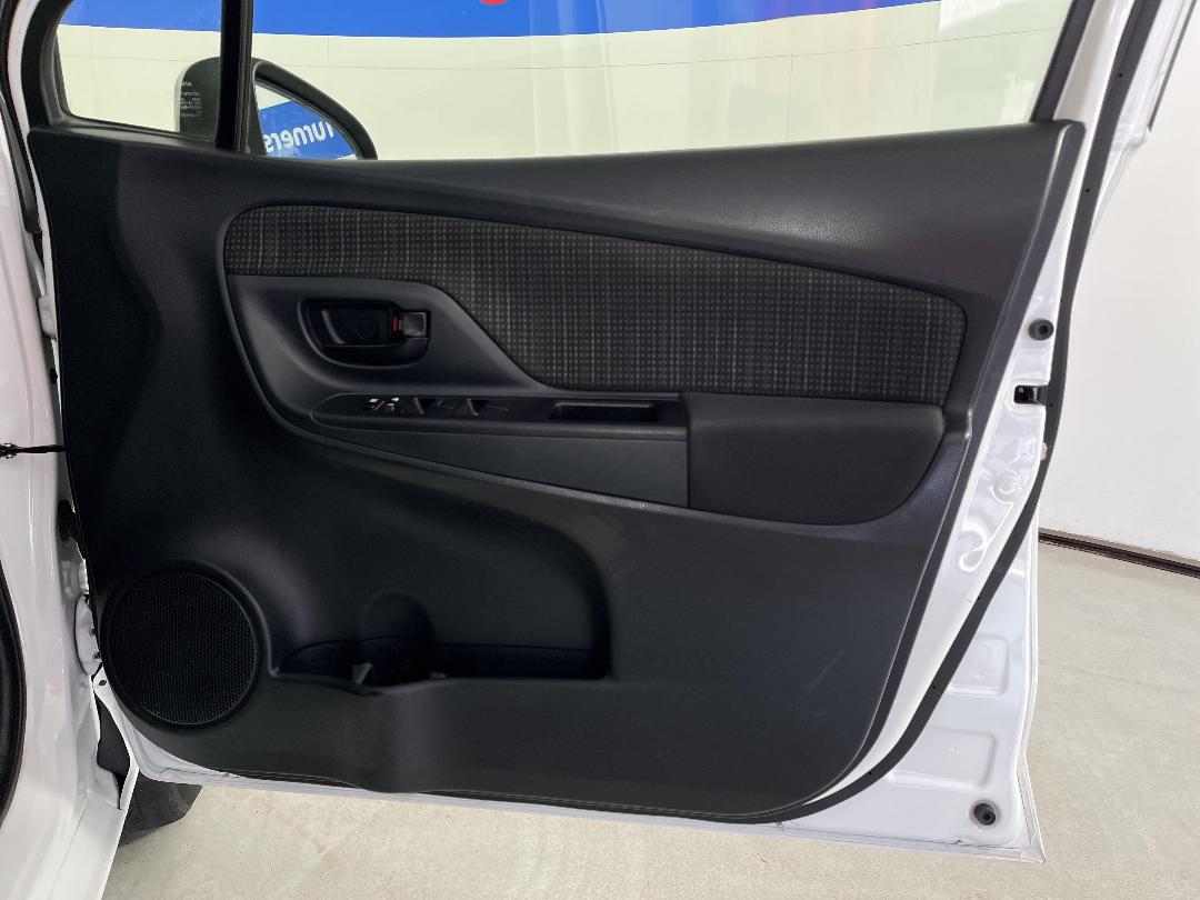 Photo '15' of Toyota Yaris