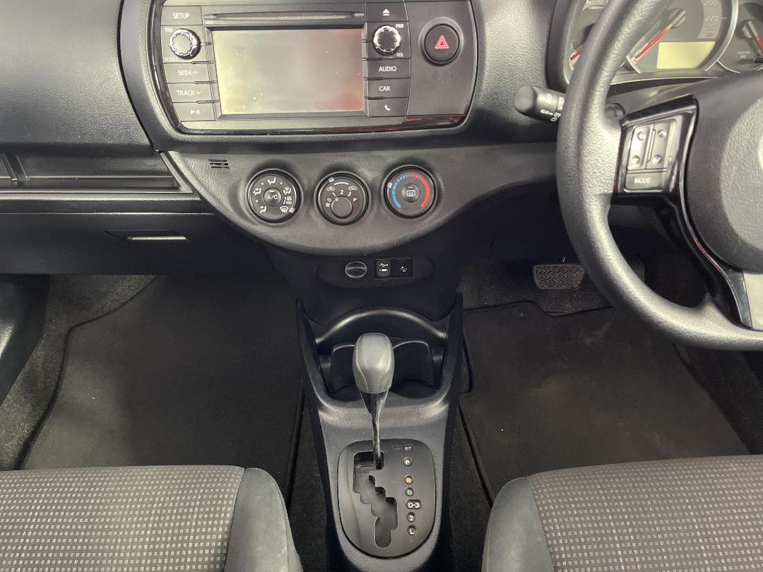 Photo '18' of Toyota Yaris