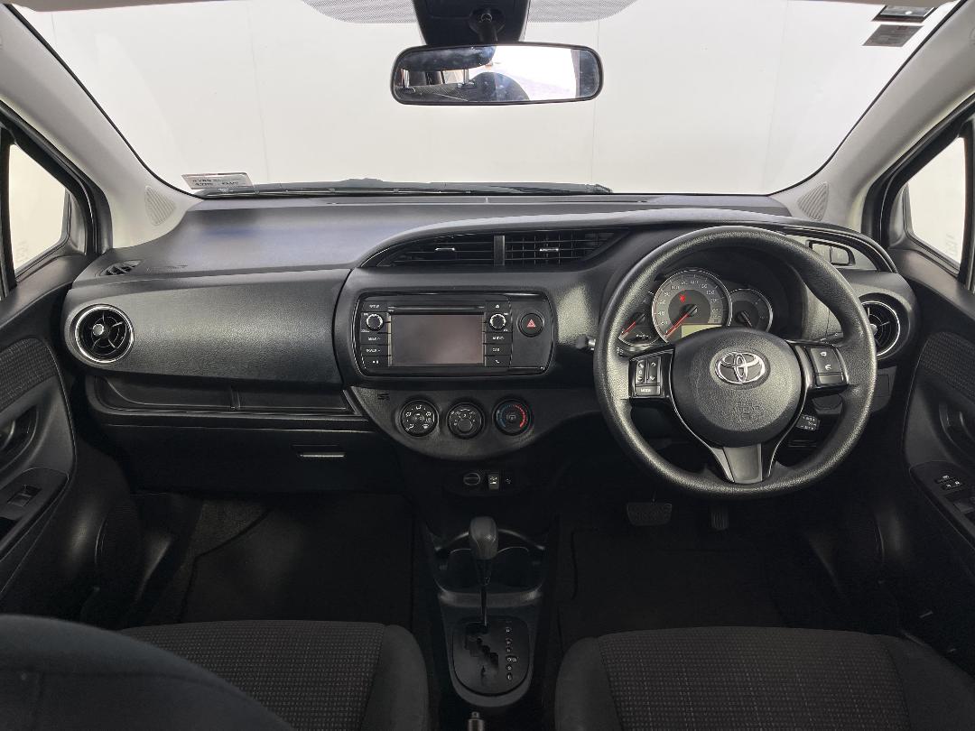 Photo '17' of Toyota Yaris Photo '17' of Toyota Yaris