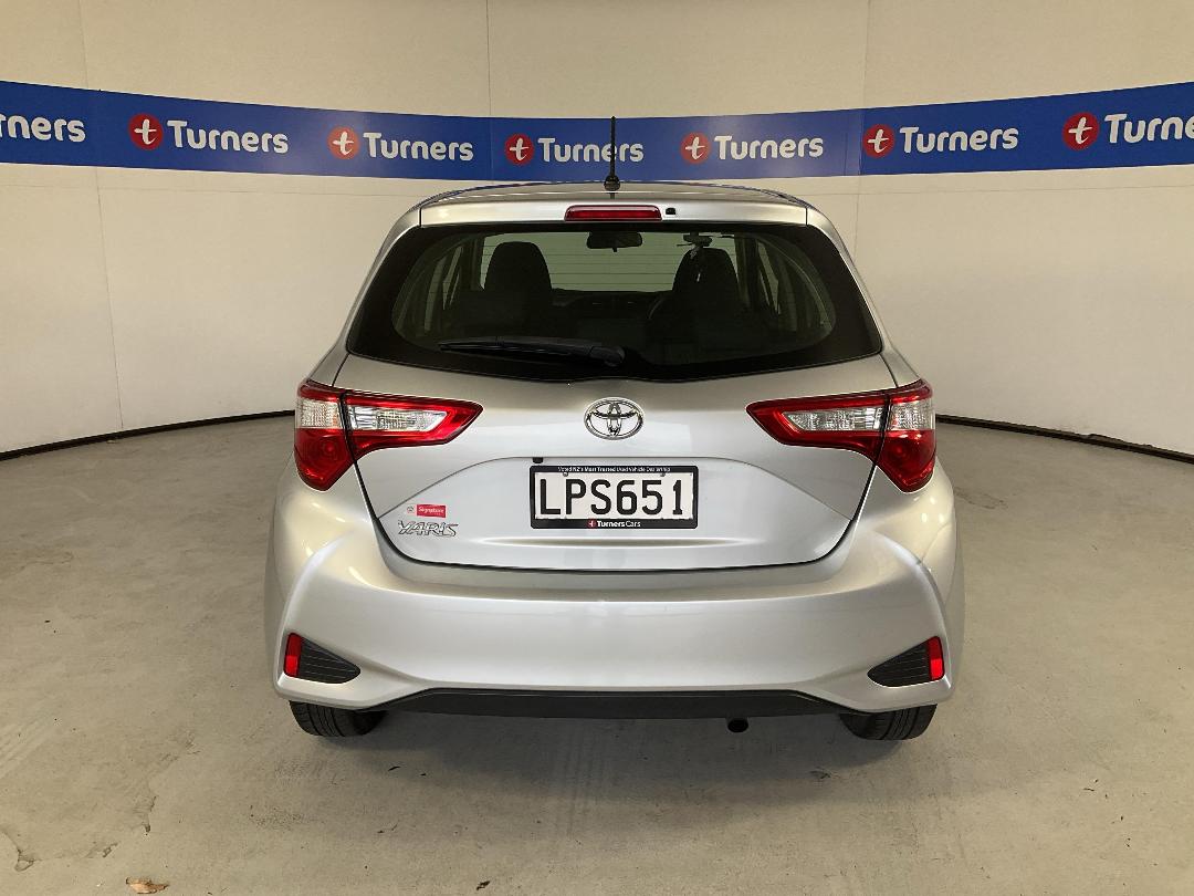 Photo '6' of Toyota Yaris