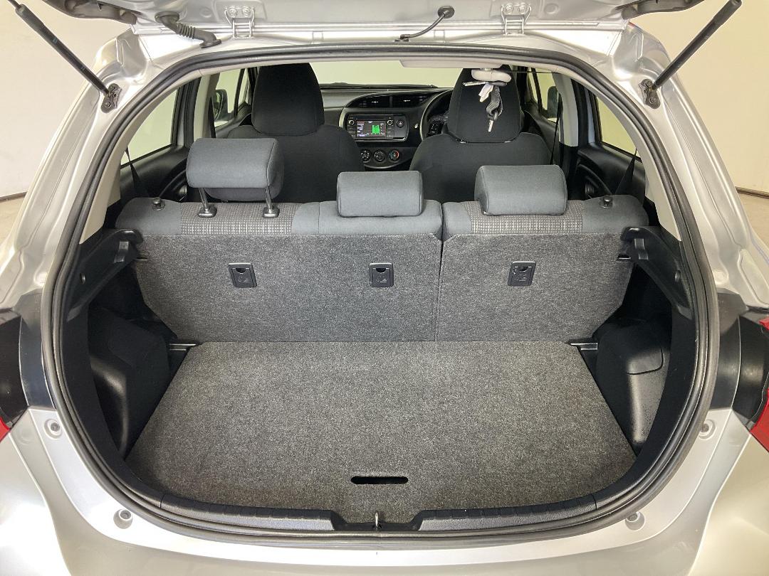 Photo '14' of Toyota Yaris