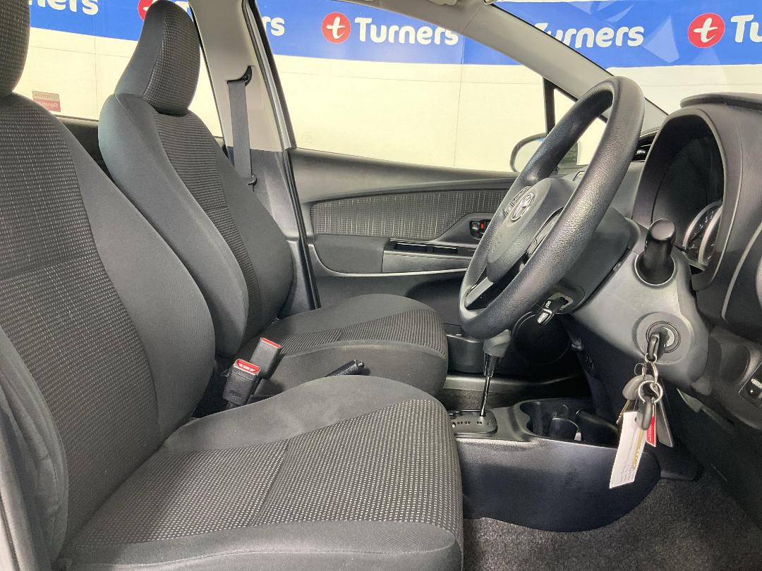 Photo '16' of Toyota Yaris