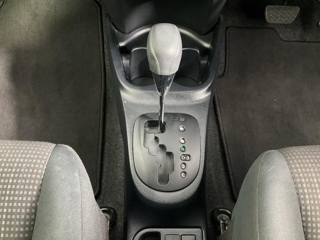 Photo '18' of Toyota Yaris