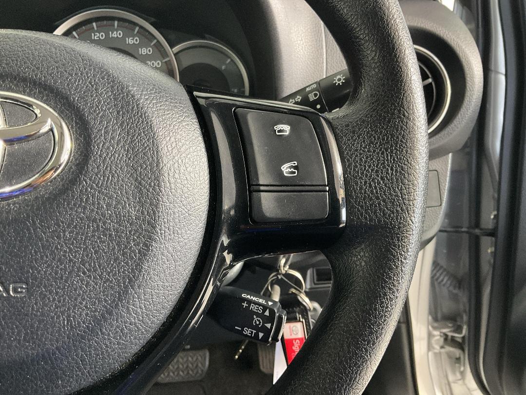 Photo '27' of Toyota Yaris