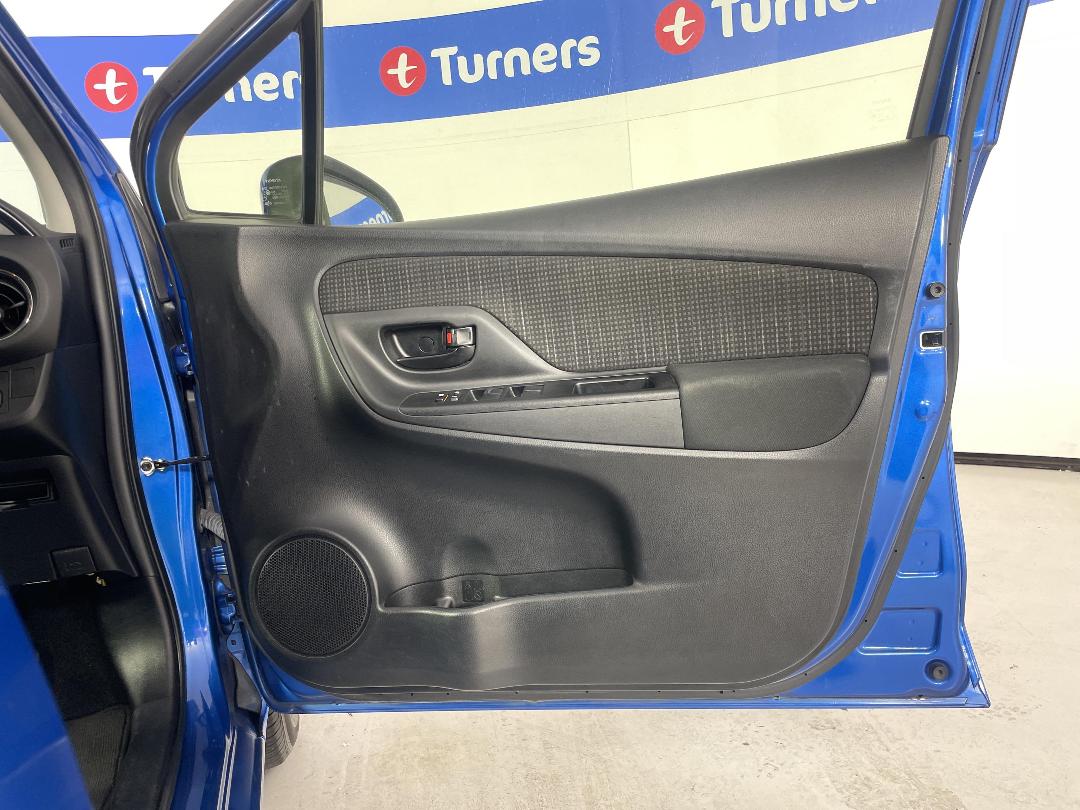 Photo '15' of Toyota Yaris