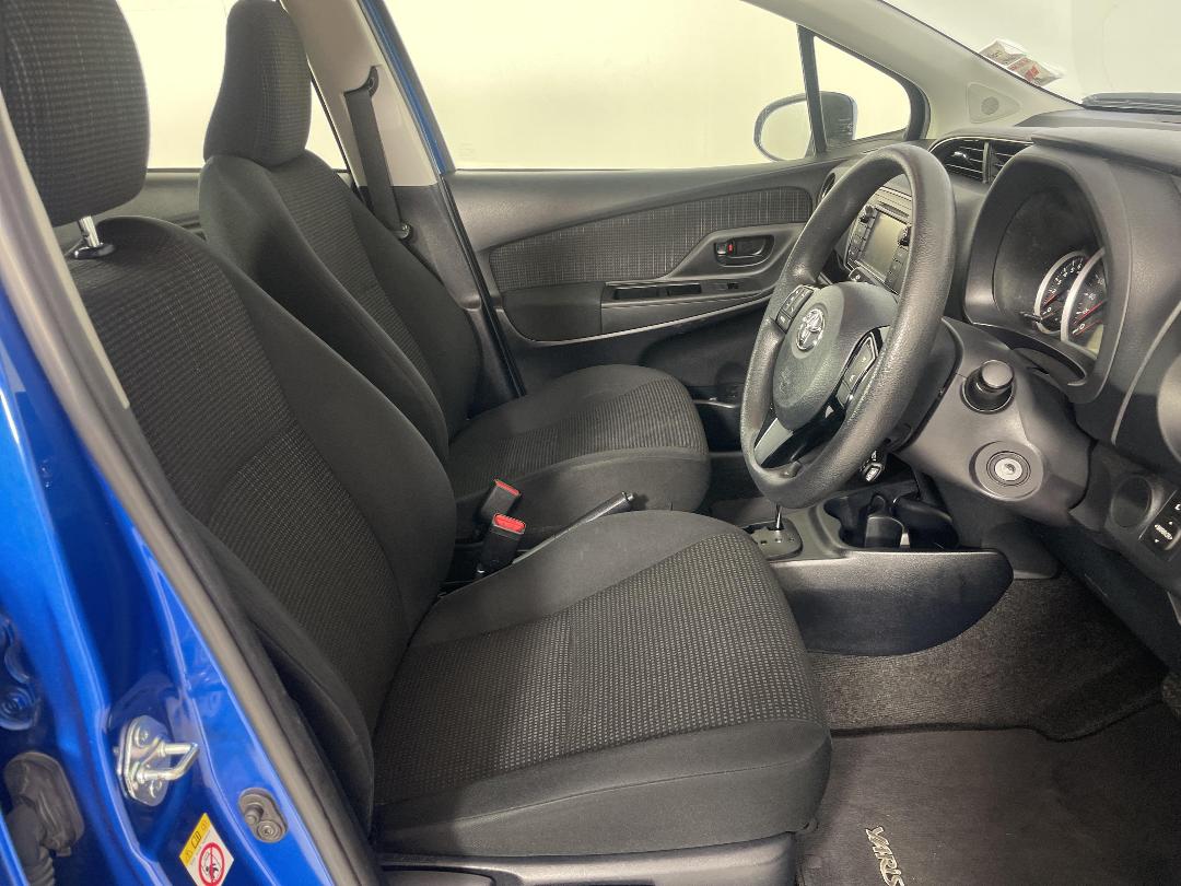 Photo '16' of Toyota Yaris