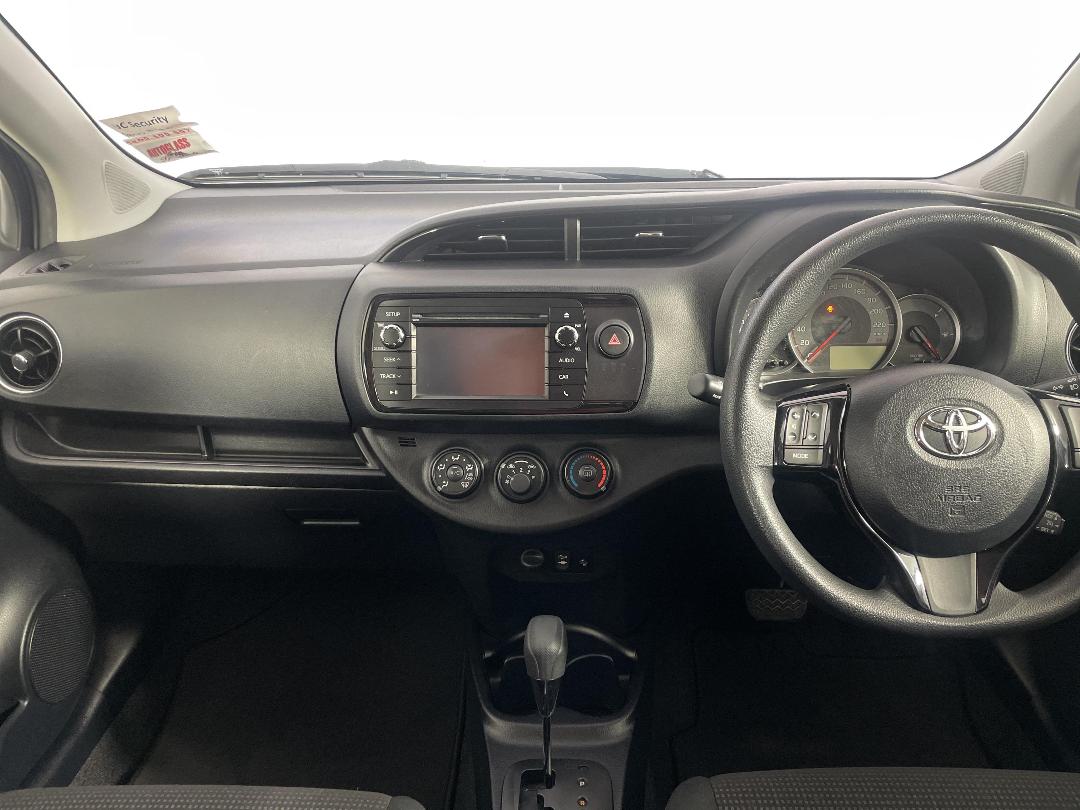 Photo '17' of Toyota Yaris