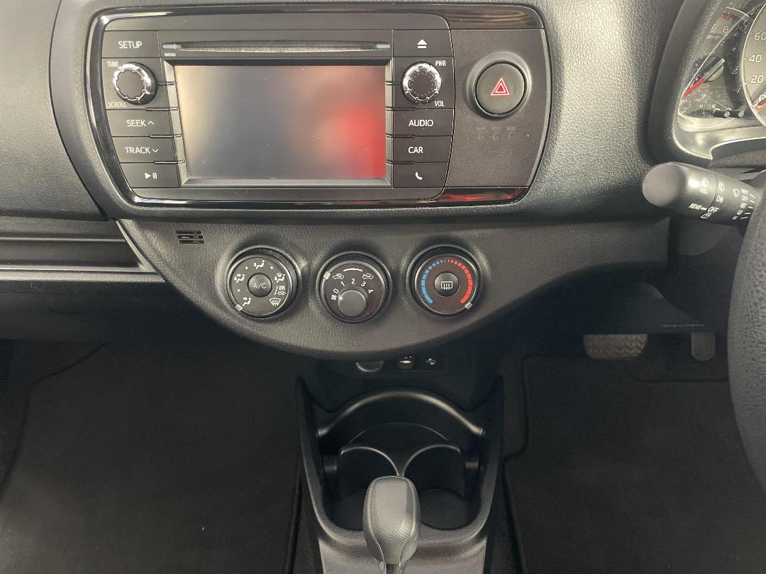 Photo '18' of Toyota Yaris