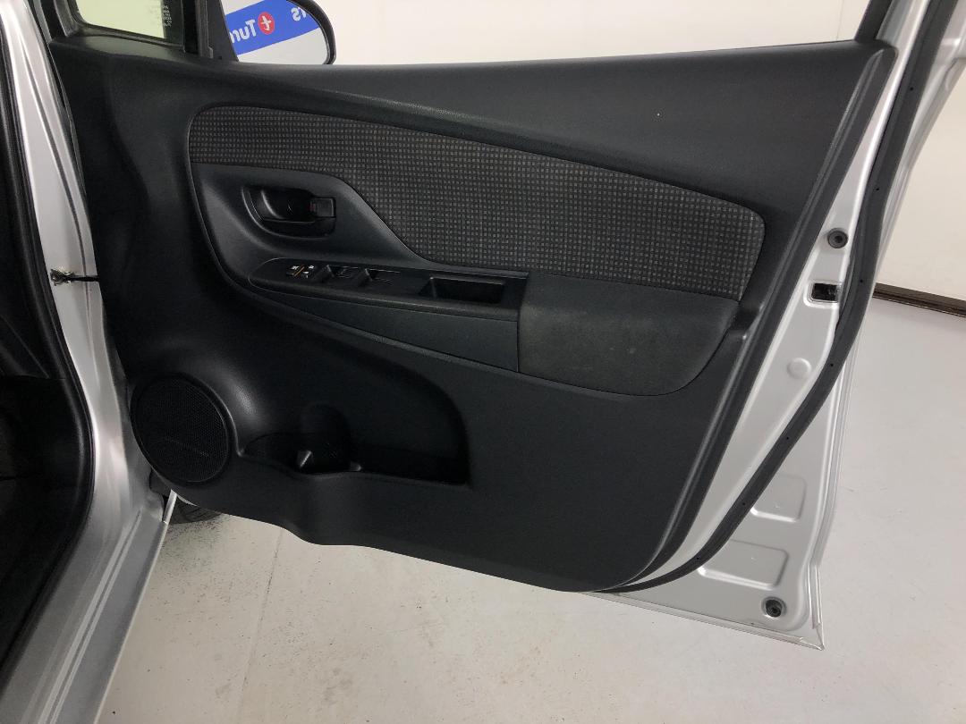 Photo '15' of Toyota Yaris