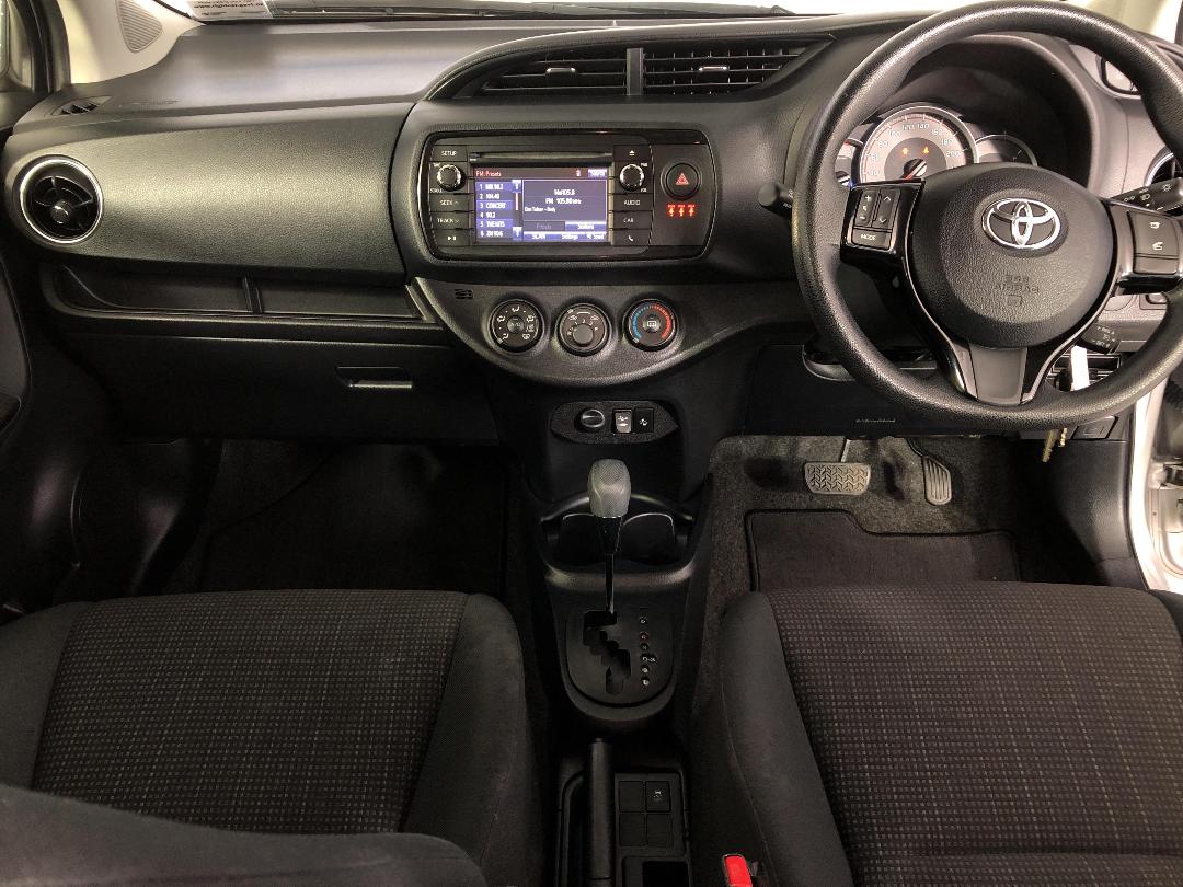 Photo '17' of Toyota Yaris