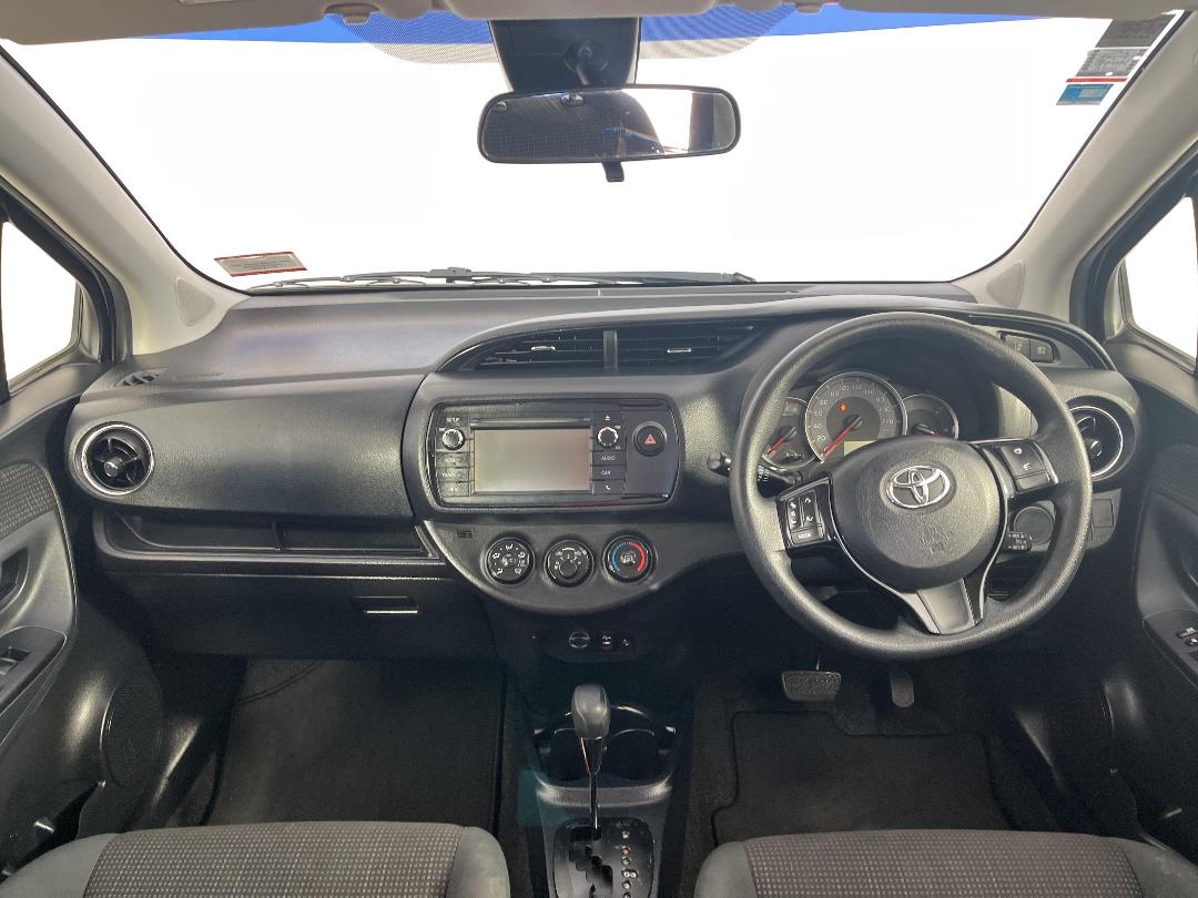 Photo '17' of Toyota Yaris Photo '17' of Toyota Yaris