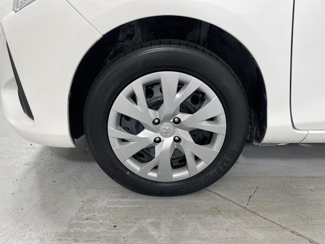 Photo '10' of Toyota Yaris