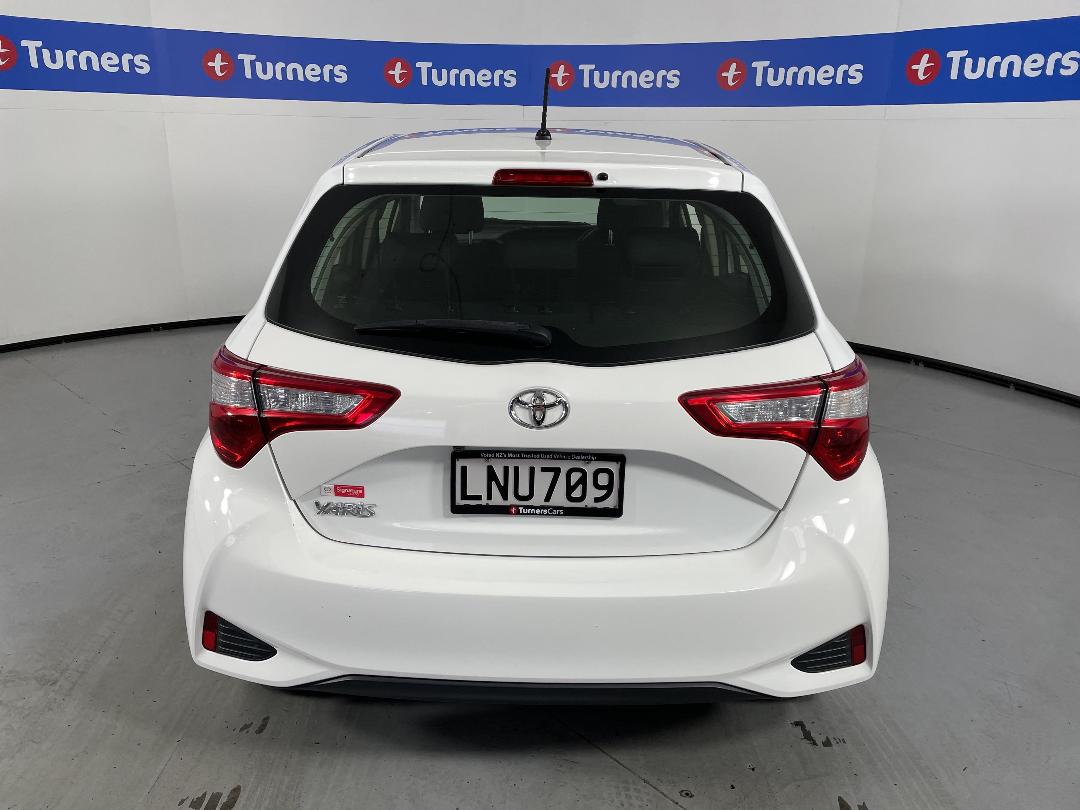 Photo '6' of Toyota Yaris