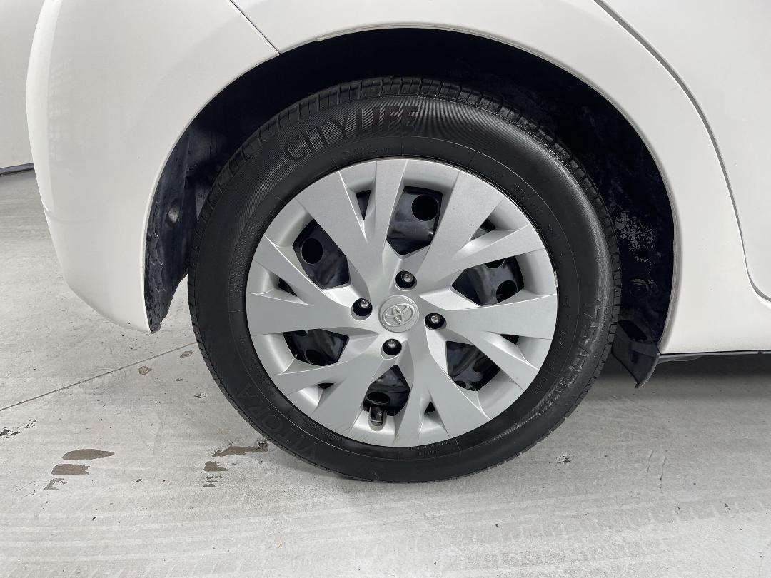 Photo '12' of Toyota Yaris