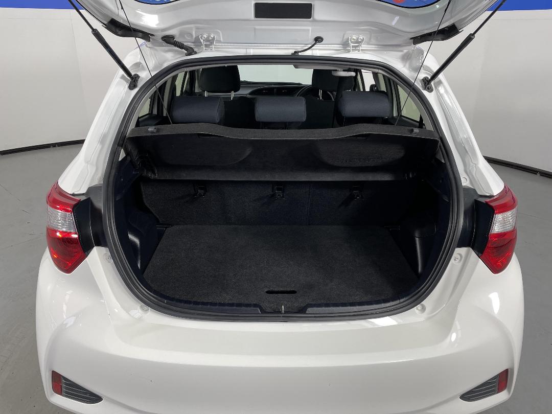 Photo '14' of Toyota Yaris