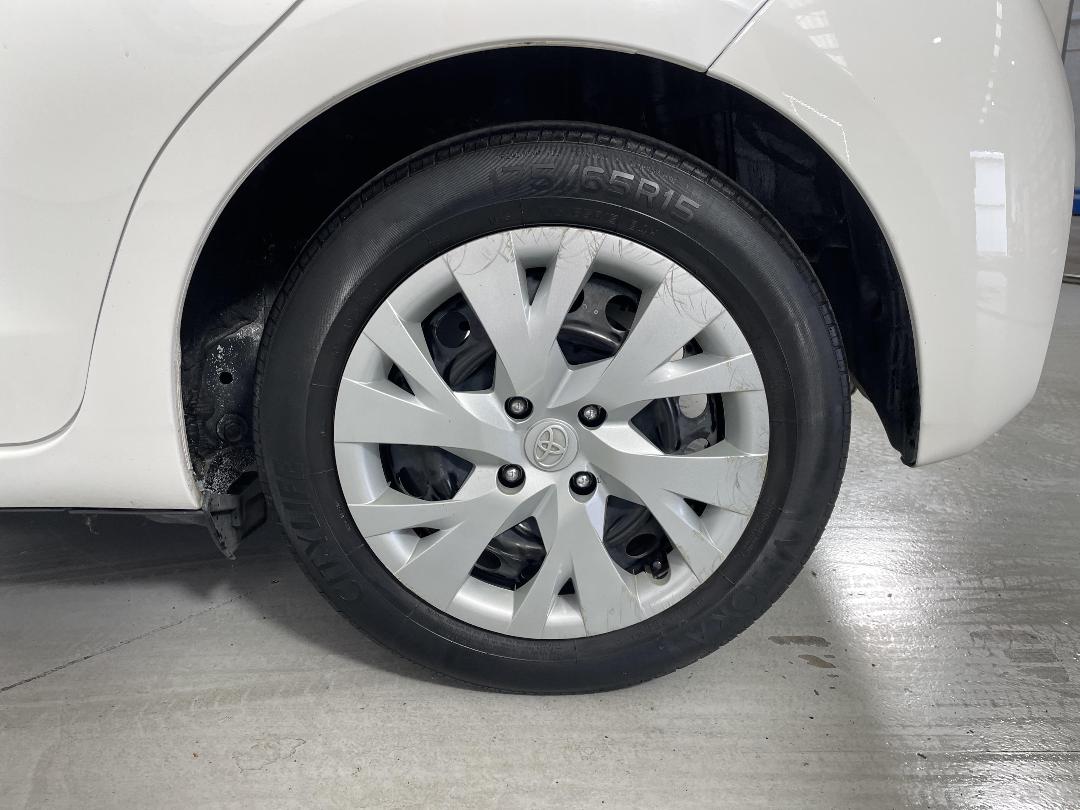 Photo '11' of Toyota Yaris