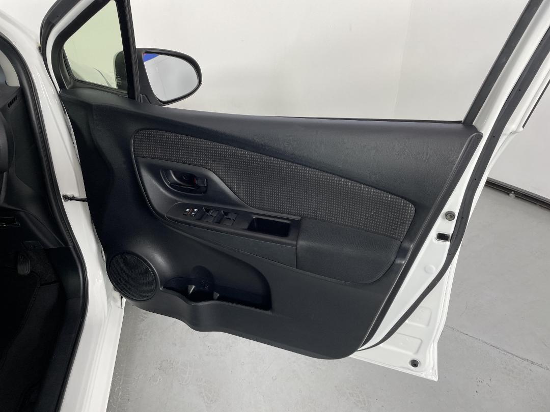 Photo '15' of Toyota Yaris