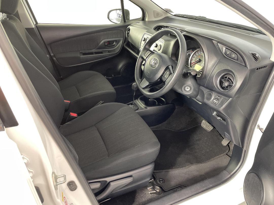 Photo '16' of Toyota Yaris