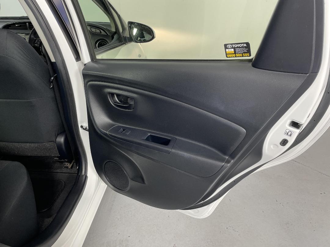 Photo '19' of Toyota Yaris