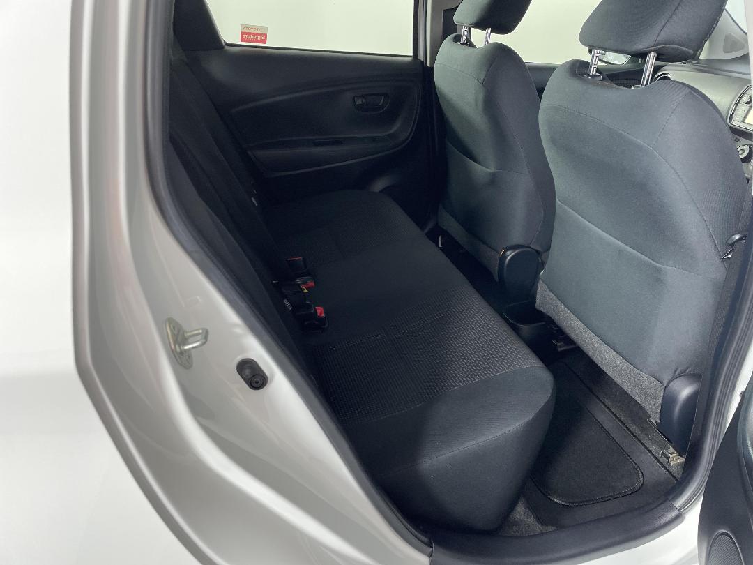 Photo '20' of Toyota Yaris