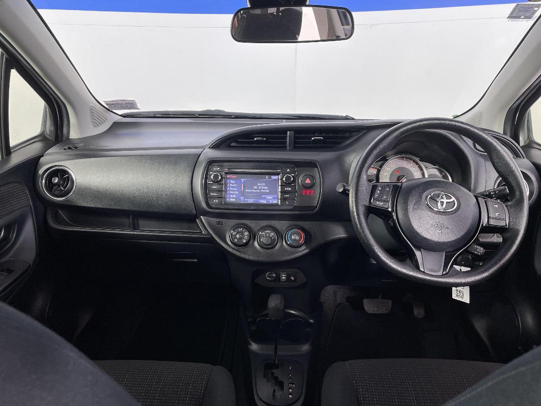 Photo '17' of Toyota Yaris