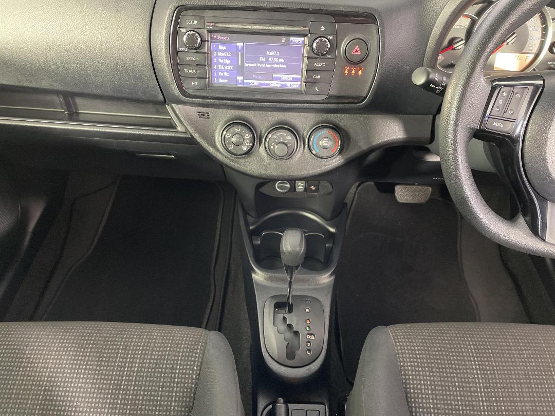 Photo '23' of Toyota Yaris