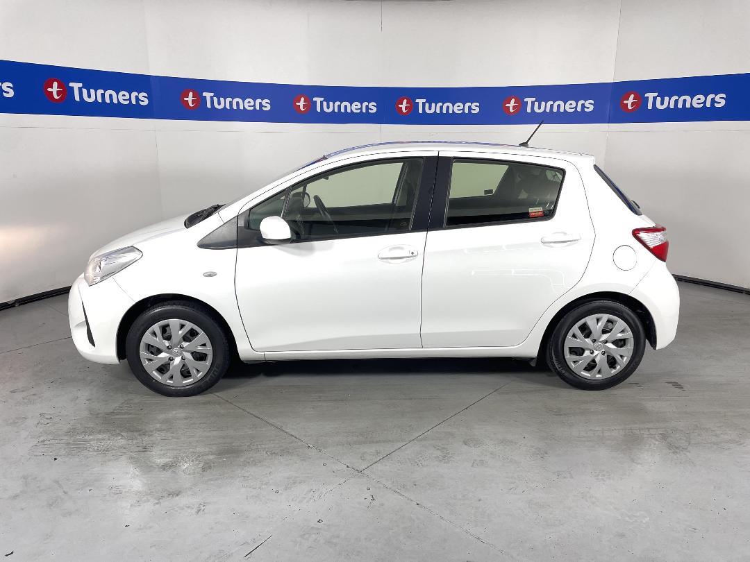 Photo '24' of Toyota Yaris