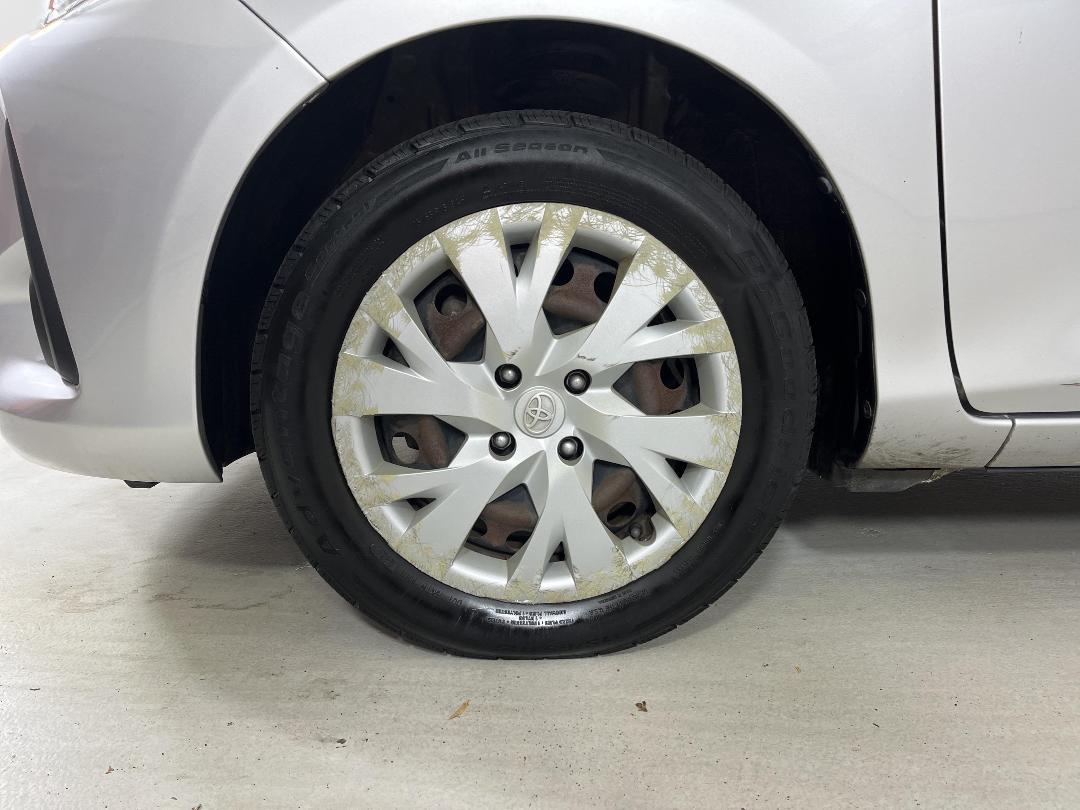 Photo '10' of Toyota Yaris