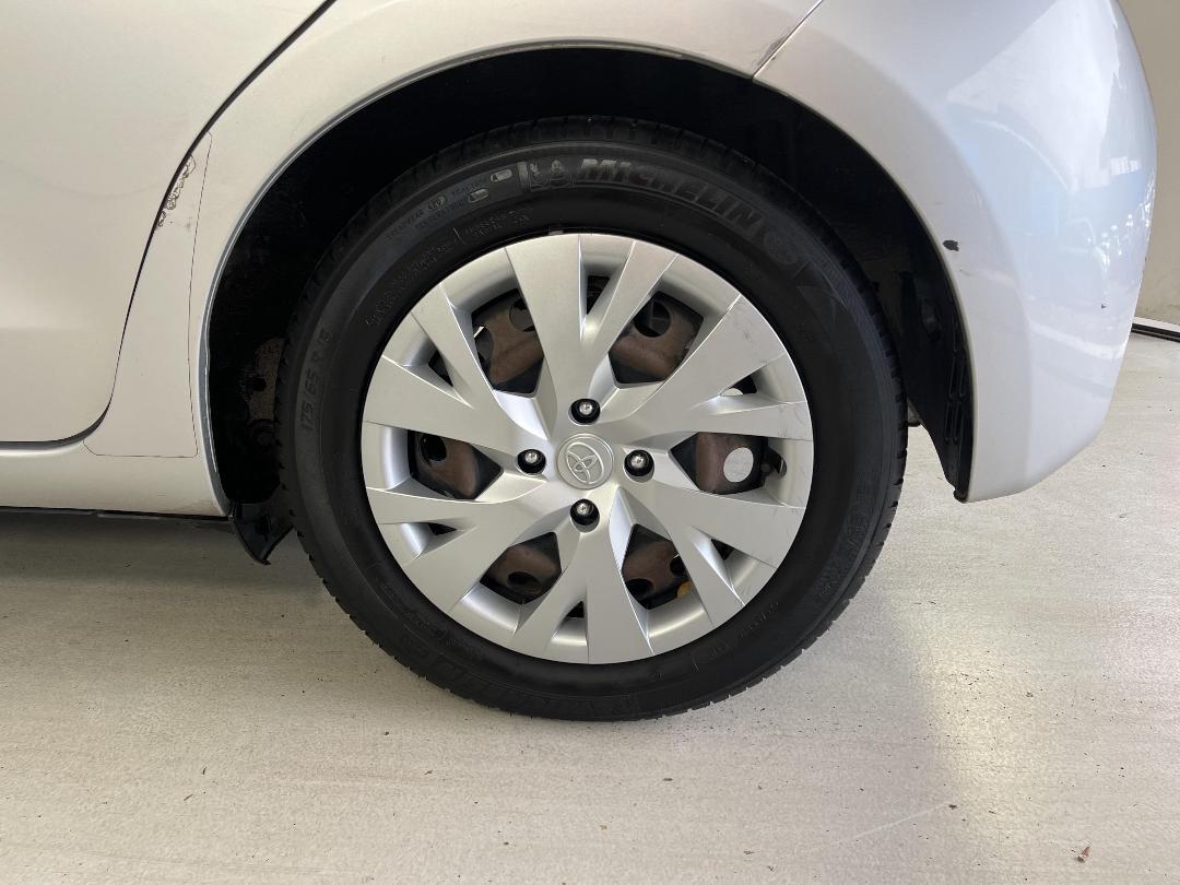 Photo '11' of Toyota Yaris